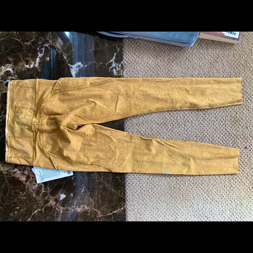 BRAND NEW - Lululemon Ice Dye Fast and Free size 4